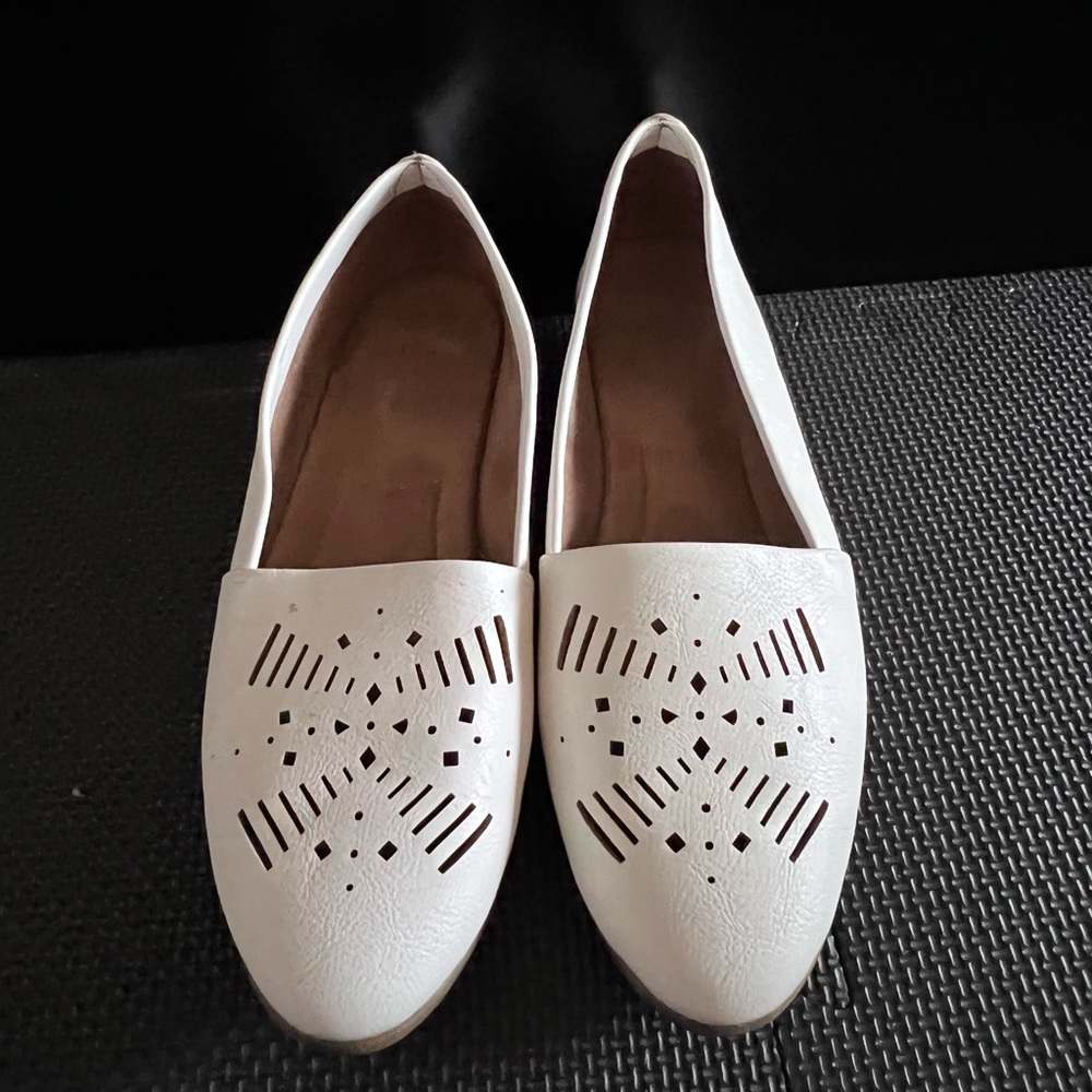 Lucky brand tan cutout loafers
